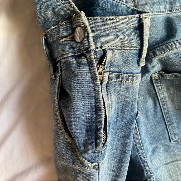 Free People Overalls Milo Slim Ankle Distressed Denim Jean Side Zip Size 25 - Picture 8 of 10